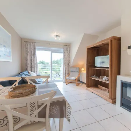 Zeeflat With Parking And Shared Pool By Interhome Apartman De Haan