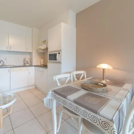 Apartman Zeeflat With Parking And Shared Pool By Interhome *