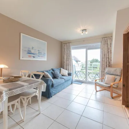 Apartament Zeeflat With Parking And Shared Pool By Interhome De Haan