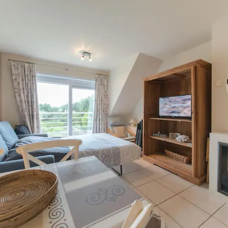 Apartamento Zeeflat With Parking And Shared Pool By Interhome De Haan